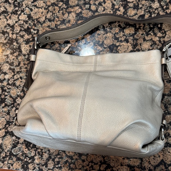 Coach F15064 Elegant Platinum Leather Shoulder Bag - Picture 5 of 10